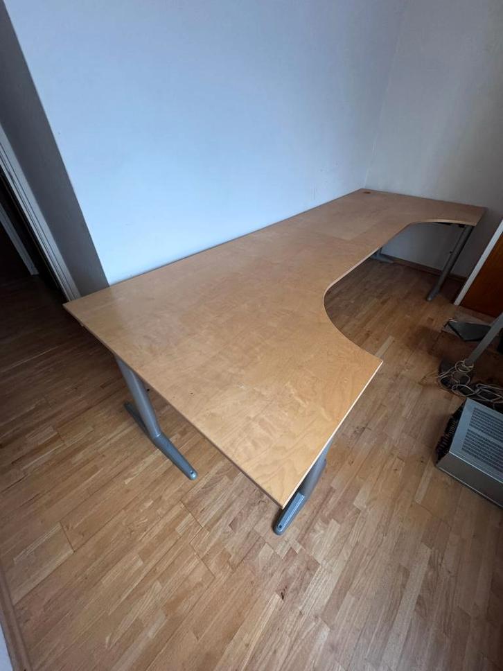 Mooi, groot bureau aangeboden, Huis en Inrichting, Bureaus, Gebruikt, Bureau, In hoogte verstelbaar, Ophalen