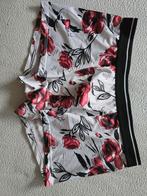 Witte short met rozenprint, Ophalen of Verzenden, Wit