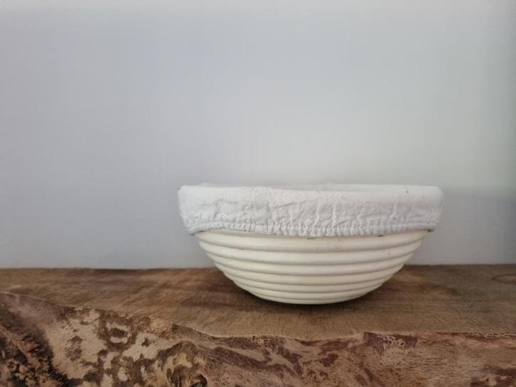 Ronde rieten schaal, Huis en Inrichting, Woonaccessoires | Schalen en Manden, Gebruikt, Schaal, Rond, Riet, Ophalen of Verzenden