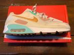 Nike Air Max 90 ‘Happy Pineapple’ - Maat 42,5 - DC5211-100, Kleding | Dames, Schoenen, Overige kleuren, Ophalen of Verzenden, Sneakers of Gympen