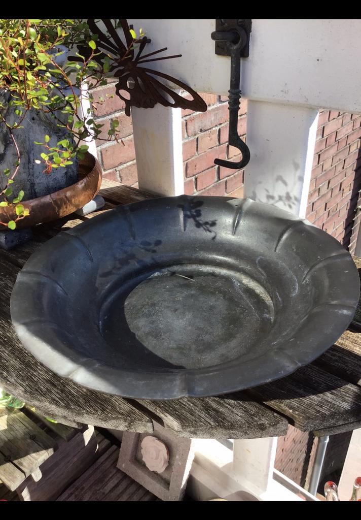 Mooie tinnen schaal v. Depoorter’s zilver tin. Diameter 24,5, Antiek en Kunst, Antiek | Tin, Ophalen of Verzenden