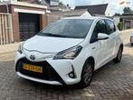 Toyota Yaris 1.5 Hybrid Dynamic NAP AUTOMAAT, Auto diversen, Schadeauto's, Automaat, 1497 cc, Wit, Hybride Elektrisch/Benzine