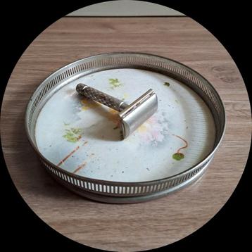 Vintage Gillette Scheermes en Schaaltje  beschikbaar voor biedingen