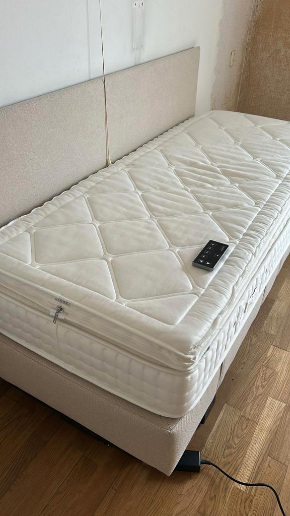 Eenpersoons verrijdbaar, elektrisch verstelbaar bed, Huis en Inrichting, Slaapkamer | Boxsprings, Zo goed als nieuw, 80 cm, Eenpersoons
