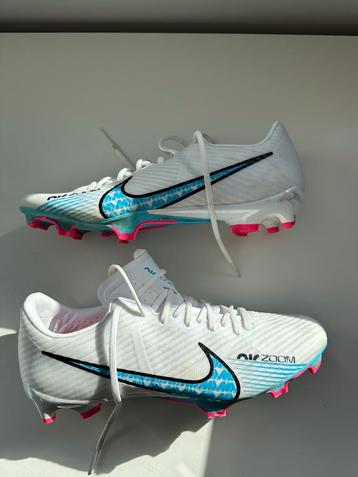 Voetbalschoenen Nike dames beschikbaar voor biedingen