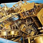 Krat vol klok onderdelen, Ophalen