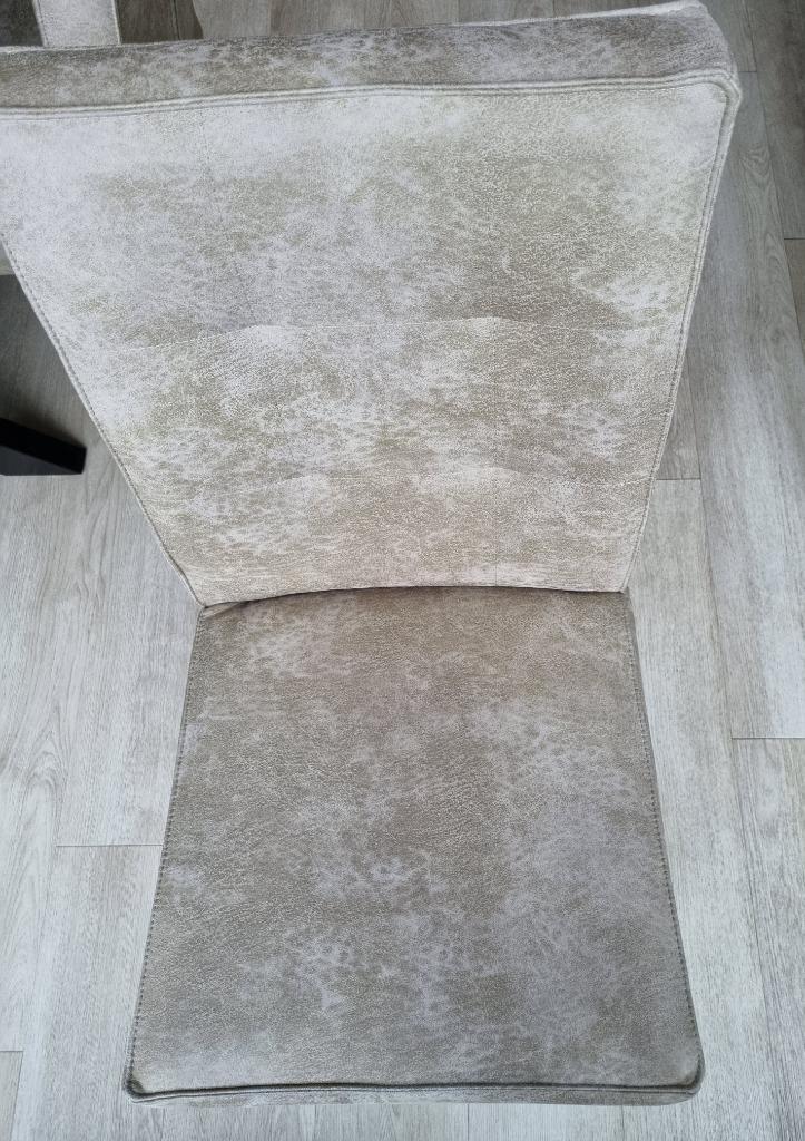 Eetkamerstoelen in Ivoor kleur, Huis en Inrichting, Stoelen, Zo goed als nieuw, Vier, Overige materialen, Overige kleuren, Ophalen