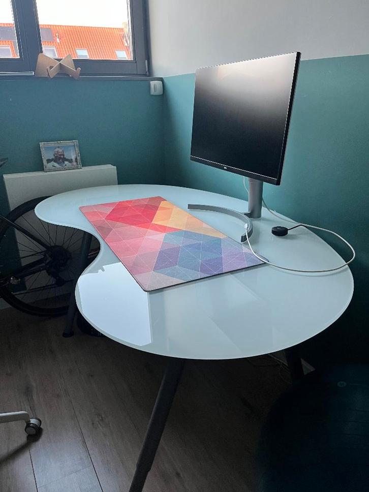 Ikea bureau Galant in wit melkglas, Huis en Inrichting, Bureaus, Gebruikt, Bureau, Ophalen