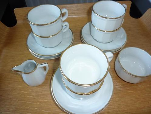 Vintage Apilco Bistro Servies Flora Wit Goud, Huis en Inrichting, Keuken | Servies, Gebruikt, Kop(pen) en/of Schotel(s), Overige stijlen