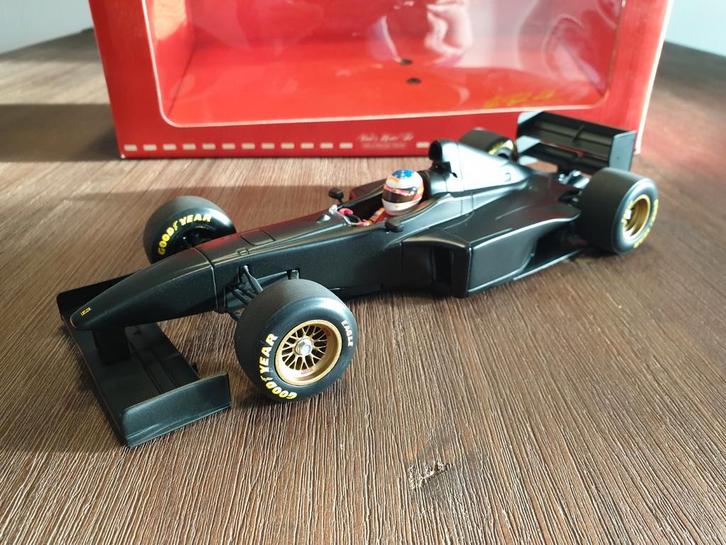 Ferrari F300 Fiorano testauto 1:18 Minichamps Schumacher, Hobby en Vrije tijd, Modelauto's | 1:18, Zo goed als nieuw, Auto, MiniChamps