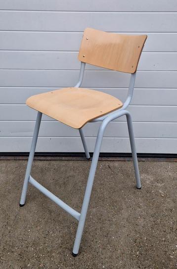 40 x Vintage schoolstoelen krukken werkkrukken barkrukken beschikbaar voor biedingen
