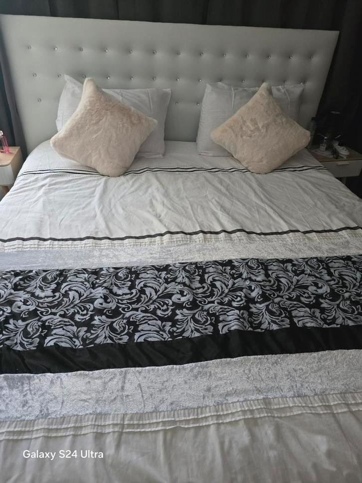 Mooie Tweepersoons Bed, Huis en Inrichting, Slaapkamer | Bedden, Zo goed als nieuw, Tweepersoons, 180 cm, Hout, Wit, Ophalen of Verzenden