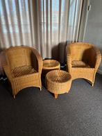Rotan stoelen met rotan bijzet tafeltjes, Huis en Inrichting, Stoelen, Ophalen, Zo goed als nieuw, Bruin, Twee