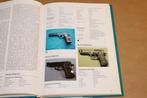 Pistolen & Revolvers Encyclopedie — A.E. Hartink, Boeken, Ophalen of Verzenden, Gelezen, Marine
