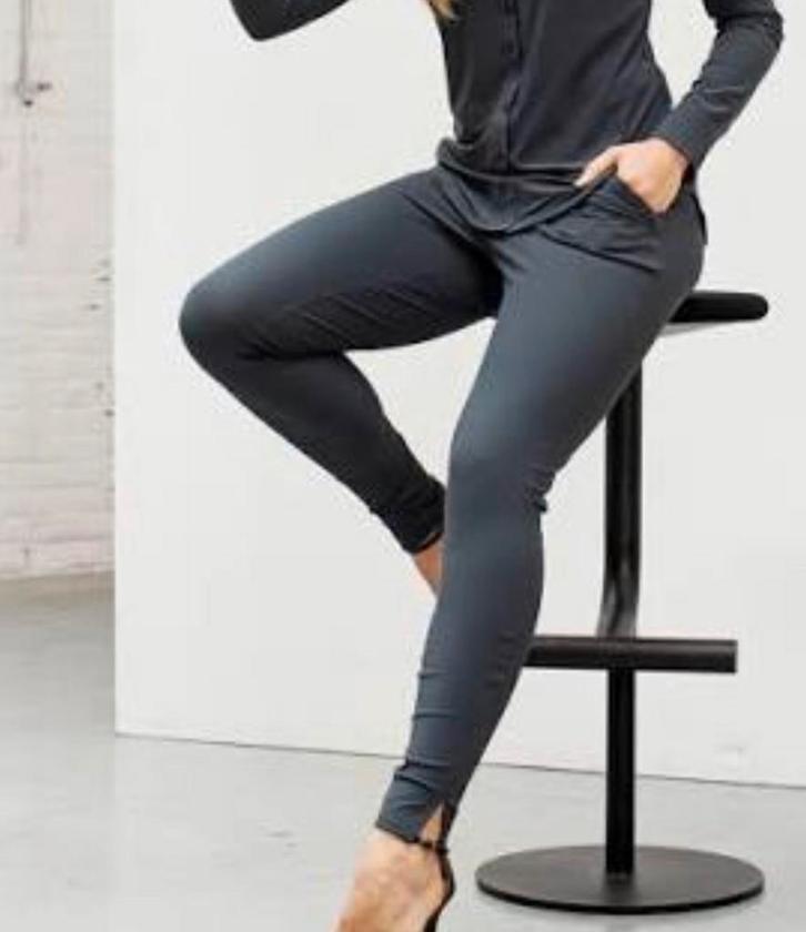 Studio anneloes startup broek XXL antraciet grijs travelstof, Kleding | Dames, Broeken en Pantalons, Zo goed als nieuw, Maat 46/48 (XL) of groter