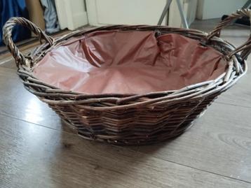 Rieten mand, rond met onderlaag. 40 cm doorsnede, 12 cm hoog beschikbaar voor biedingen