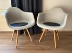 2x Witte Eames Style Stoel met Houten Poten, Ophalen, Kunststof, Wit, Zo goed als nieuw