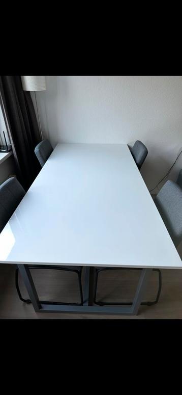 Eettafel + Salontafel + 4 Stoelen