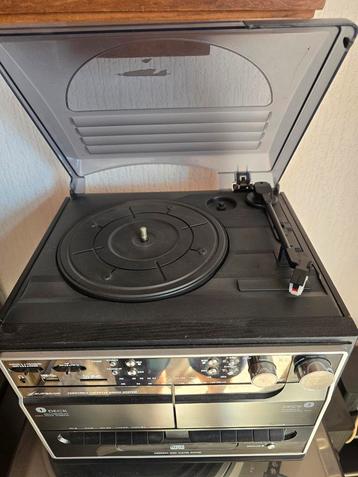 Superior Turntable Cassette Radio System beschikbaar voor biedingen