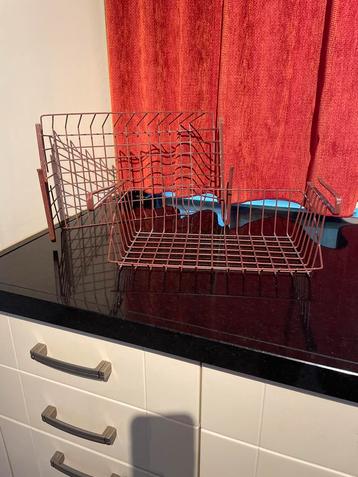 2 Bruine Kastplankjes - Ophangsysteem beschikbaar voor biedingen