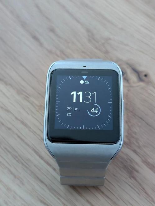 Sony SmartWatch 3 (metalen band) RVS (RVS, Zilver), Sieraden, Tassen en Uiterlijk, Smartwatches, Gebruikt, Android, Zilver, Ophalen of Verzenden