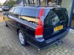 Volvo V70 2.4 Edition 170PK Automaat LEER / TREKHAAK / YOUNG, Zwart, Blauw, 2435 cc, 170 pk