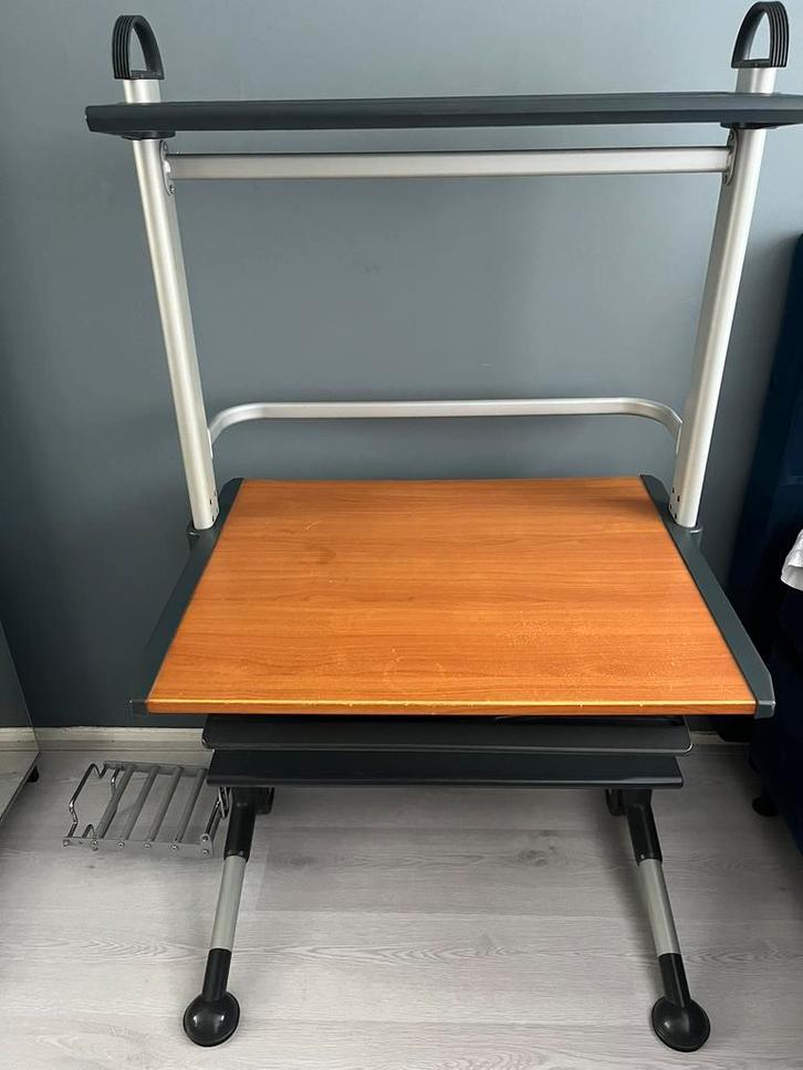 Computer tafel / bureau hout metaal met wieltjes, Huis en Inrichting, Kasten | Computermeubels, Gebruikt, 120 tot 170 cm, 70 tot 120 cm
