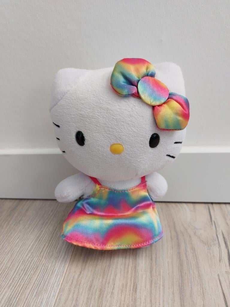 Knuffel ty sanrio Hello Kitty poes kat regenboog jurk L1423, Ophalen of Verzenden, Zo goed als nieuw