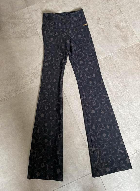 Deblon Leopard legging flared S ( stone grey ), Kleding | Dames, Broeken en Pantalons, Zo goed als nieuw, Maat 36 (S), Bruin, Lang