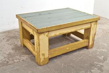 Vintage houten brocante salontafel tafel buitentafel beschikbaar voor biedingen