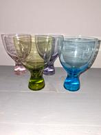 4 gekleurde glazen, Verzamelen, Glas en Borrelglaasjes, Ophalen of Verzenden, Zo goed als nieuw, Overige typen