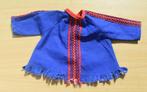 Retro poppenjurkje blauw met rode versiering 60s, Verzamelen, Poppen, Ophalen of Verzenden, Gebruikt, Kleertjes