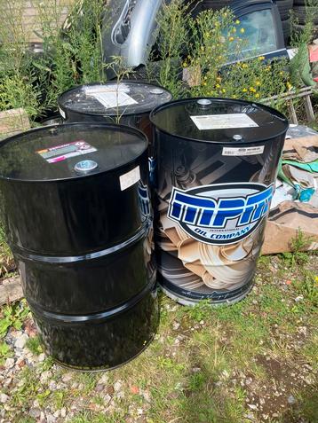 Olievaten 200 liter MPM en Kroon beschikbaar voor biedingen
