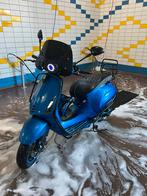 Vespa Sprint 50cc – Full Option | Akrapovic |, Fietsen en Brommers, Scooters | Vespa, Ophalen, Vespa S, Zo goed als nieuw, Benzine