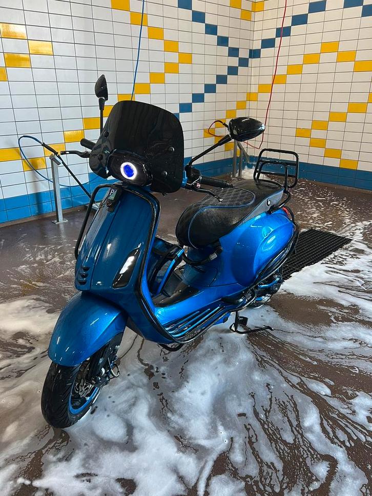 Vespa Sprint 50cc – Full Option | Akrapovic |, Fietsen en Brommers, Scooters | Vespa, Zo goed als nieuw, Vespa S, Benzine, Ophalen
