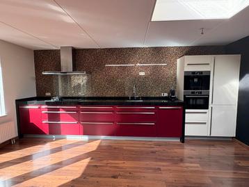Nette keuken met inbouwapparatuur - Zelf demonteren beschikbaar voor biedingen