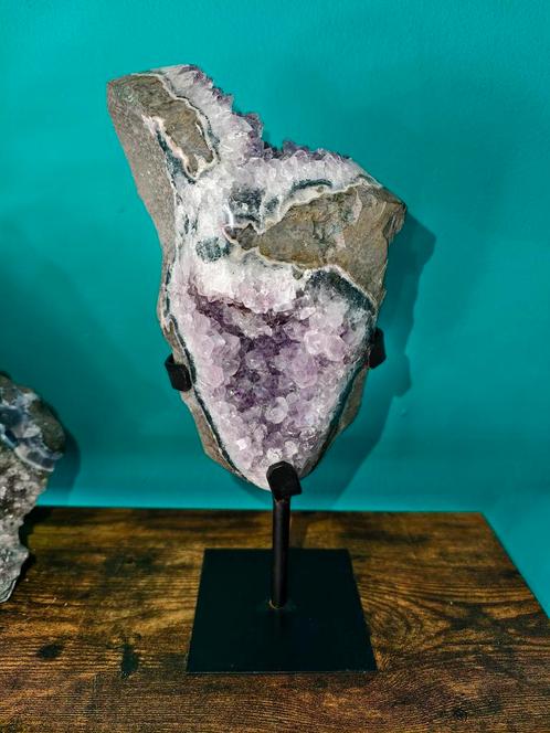 Amethist op standaard, Verzamelen, Mineralen en Fossielen, Mineraal, Ophalen of Verzenden