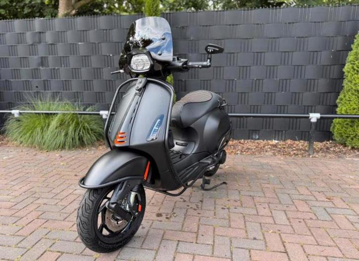 Vespa sprint, Fietsen en Brommers, Scooters | Vespa, Zo goed als nieuw, Maximaal 45 km/u, Benzine, Ophalen of Verzenden