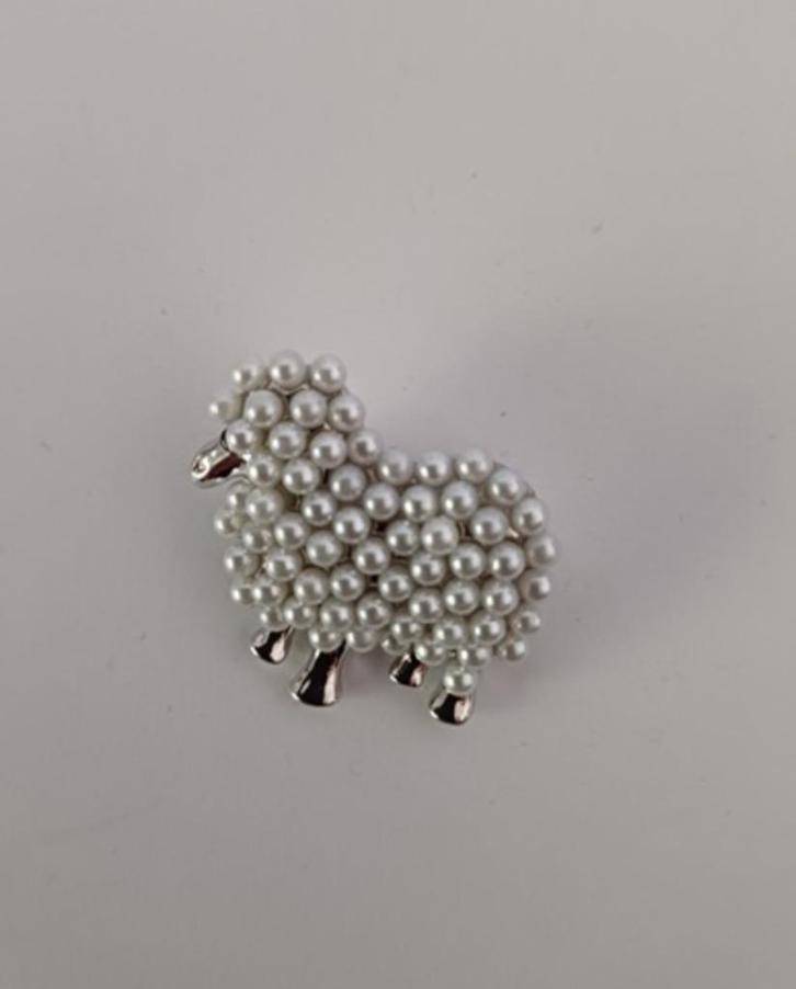 Broche schaapje met pareltjes, Sieraden, Tassen en Uiterlijk, Broches, Nieuw, Overige materialen, Zilver, Verzenden