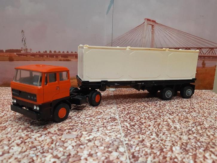lion toys Daf 2800 contianer oplegger, Hobby en Vrije tijd, Modelauto's | 1:50, Zo goed als nieuw, Bus of Vrachtwagen, Lion Toys