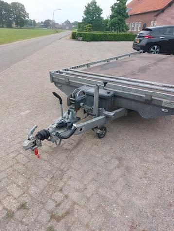 Fijne Henra autoambulance 3000 kg en marge beschikbaar voor biedingen
