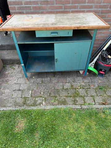 Werktafel beschikbaar voor biedingen