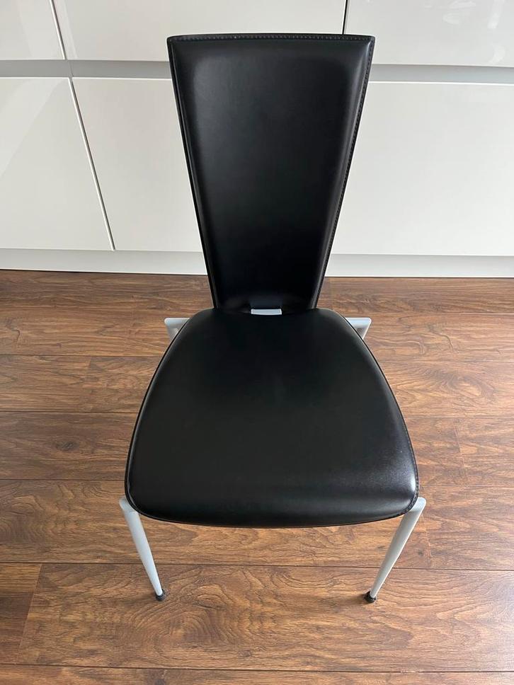 Zwarte leren italiaanse design stoel, Huis en Inrichting, Stoelen, Zo goed als nieuw, Eén, Leer, Zwart, Ophalen