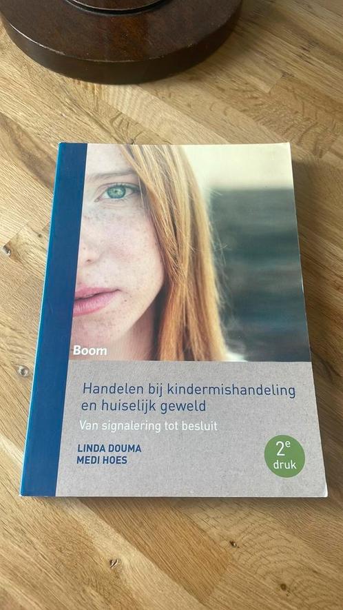 Handelen bij kindermishandeling en huiselijk geweld, Boeken, Politiek en Maatschappij, Zo goed als nieuw, Maatschappij en Samenleving