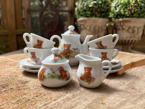 Erg mooi poppenserviesje van Douwe Egberts. Compleet en gaaf, Verzamelen, Poppen, Zo goed als nieuw, Ophalen of Verzenden
