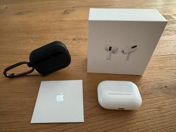 Zeer nette Apple AirPods Pro te koop aangeboden! beschikbaar voor biedingen