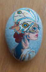 Handgeschilderde Happy Stone - Vrouw met vlindermasker, Ophalen of Verzenden
