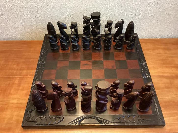 bijzonder schaakbord en stukken, Hobby en Vrije tijd, Gezelschapsspellen | Bordspellen, Zo goed als nieuw, Ophalen of Verzenden