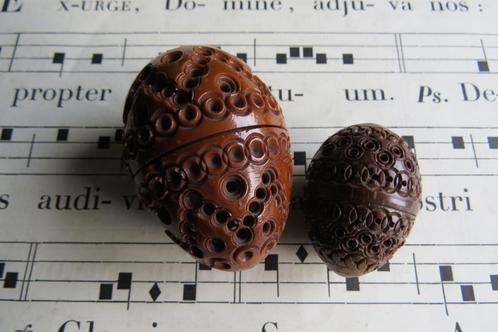 2 antieke gesneden coquilla noot eitjes uit c. 1890, Antiek en Kunst, Antiek | Overige Antiek, Ophalen of Verzenden