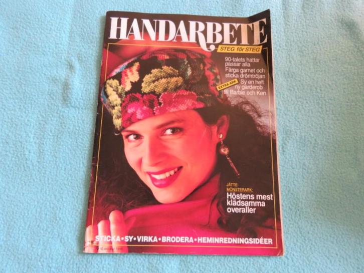 Vintage Zweeds handwerkblad 1990 oa Barbie en Ken kleertjes, Boeken, Hobby en Vrije tijd, Zo goed als nieuw, Borduren en Naaien